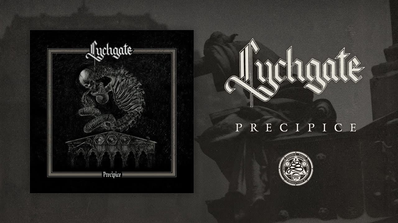 За оние што не ги знаат, Lychgate се авангарден црн/дум метал бенд од Лондон. Вообичаено не слушам вакви работи ама албумов ме задржа солидн